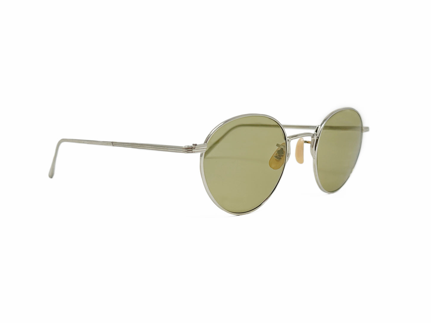 Kala Eyewear rounded, metal sunglass. Model: Edison. Color: SLV - Silver with green lenses. Side view.