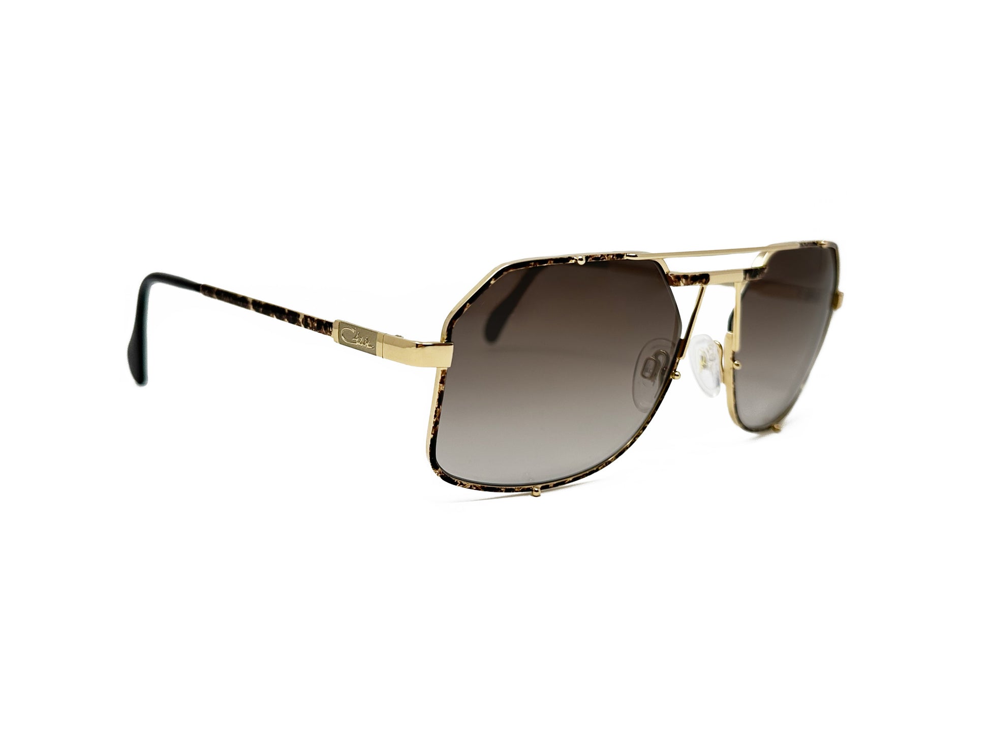 Cazal squared aviator with metal frame. Model: 959. Color: 398.Gold and tortoise Side view.