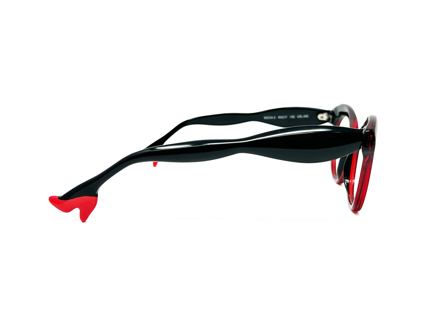 Face a Face acetate, cat-eye optical frame with curved top. Model: Bocca 3. Color: 400 -Black with red temples. End of temple is designed to look like a heel. Side view.