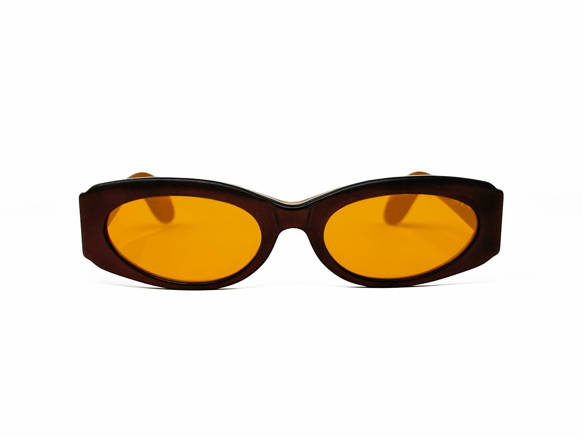 Kador oval sunglass with flat sides. MOdel: DF2006. Color: 7 MATT - Dark brown with light brown lenses. Front view. 
