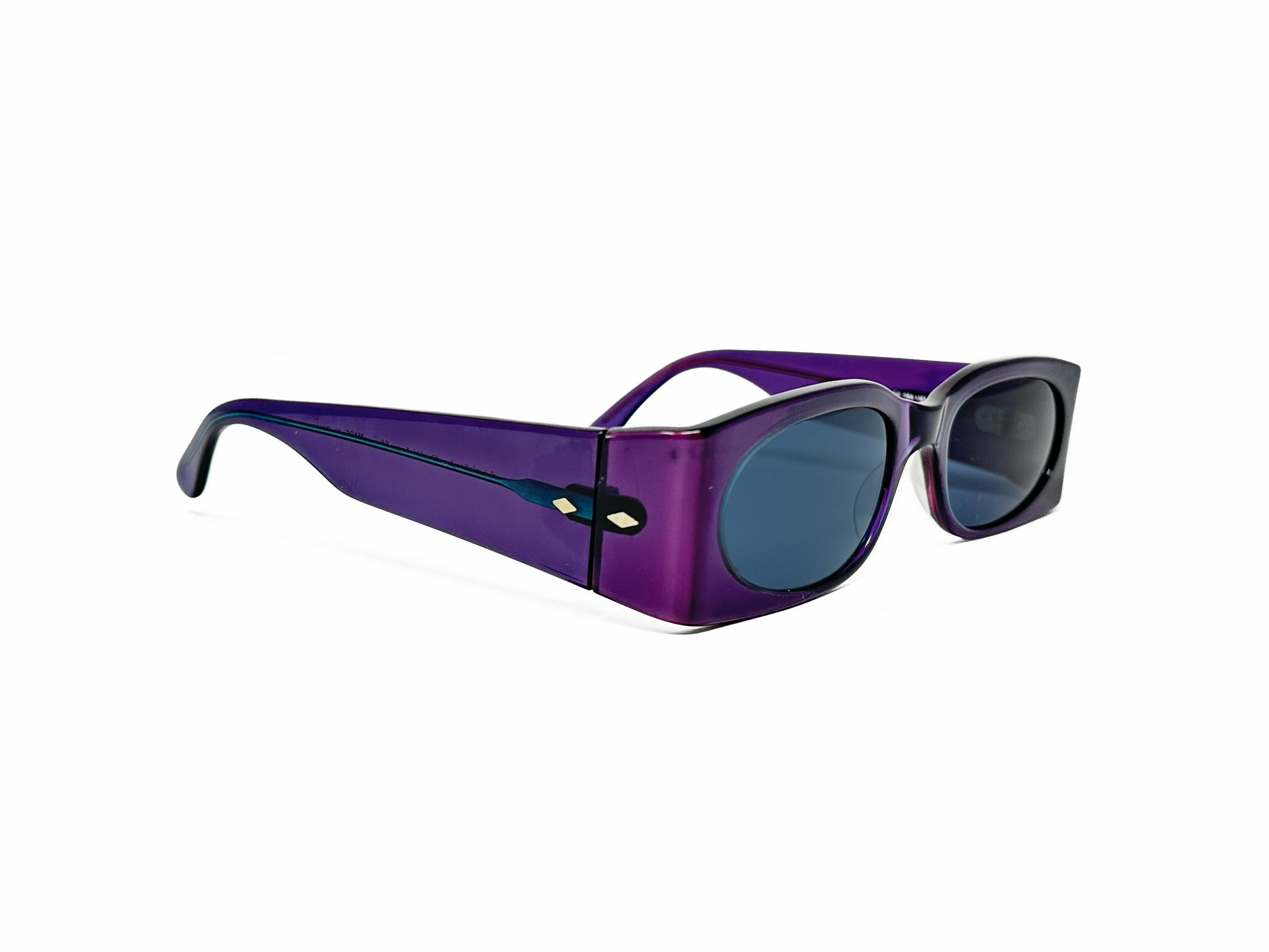 Kador rectangular acetate sunglasses with oval lenses. Model: DF2012. Color: DBA 1363 - Semi-transparent purple. Side view. 
