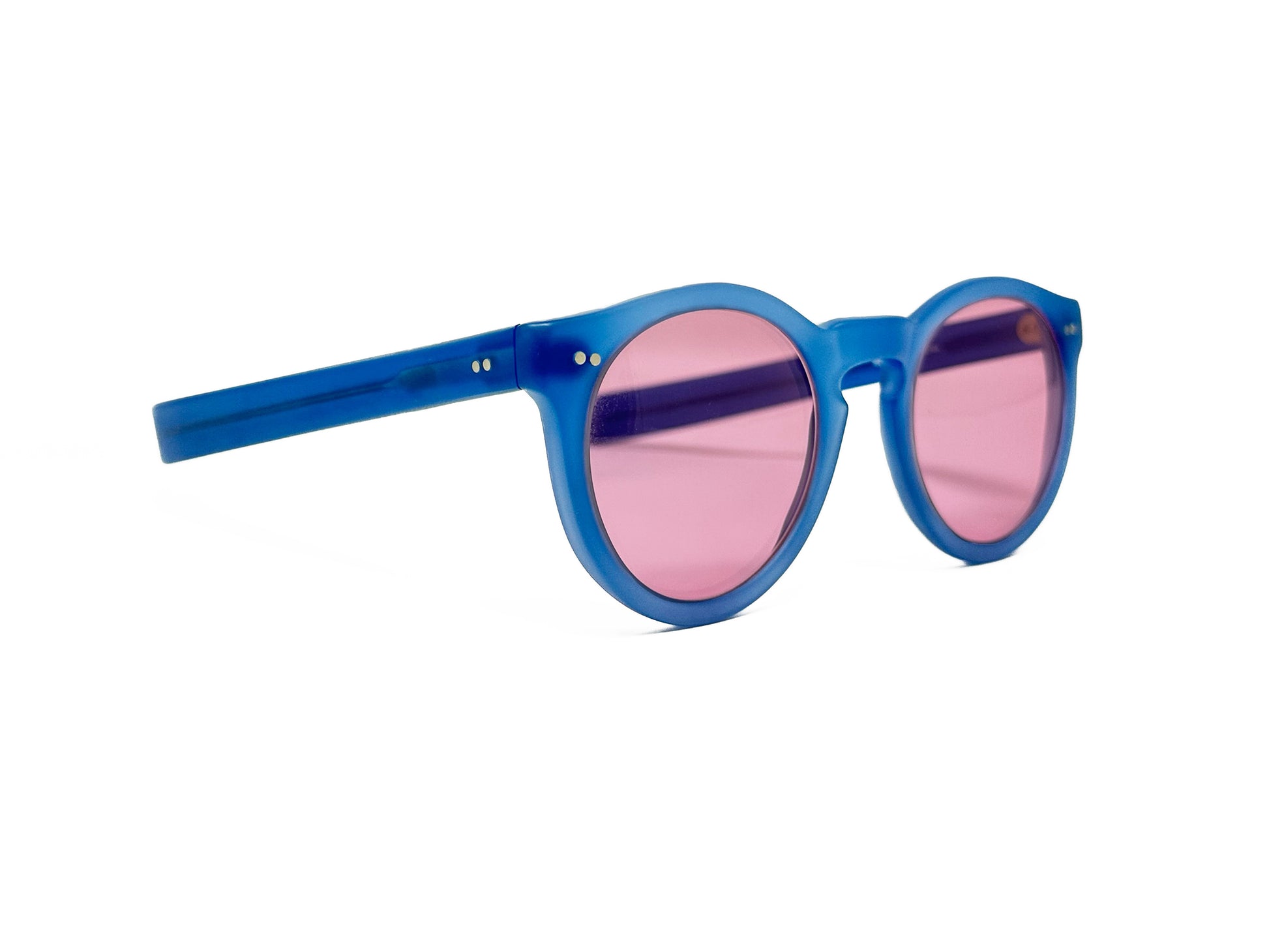 Kador round acetate sunglasses. Model: M1654. Color: Navy blue with pink lenses. Side view.