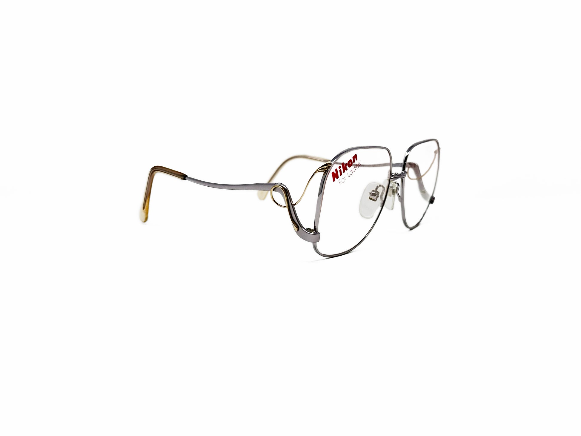 Nikon metal wire optical frame. Model: NK4602. Color: 0039 silver. Side view.